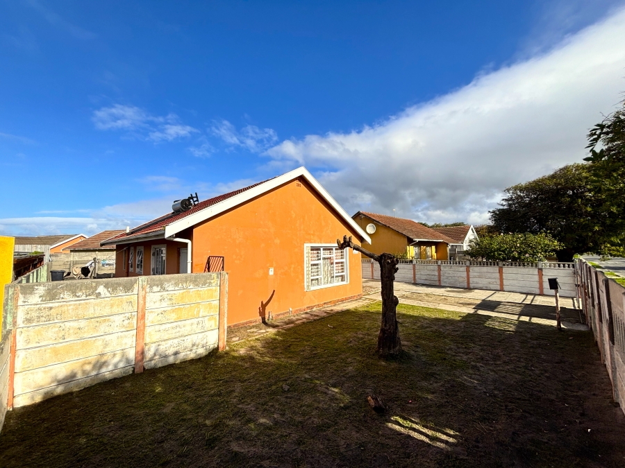 5 Bedroom Property for Sale in Lotus River Western Cape